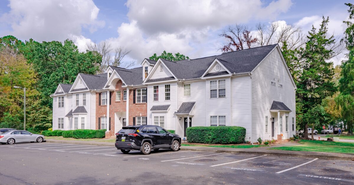 Crystal Lake Townhomes West & Woodall Property Management